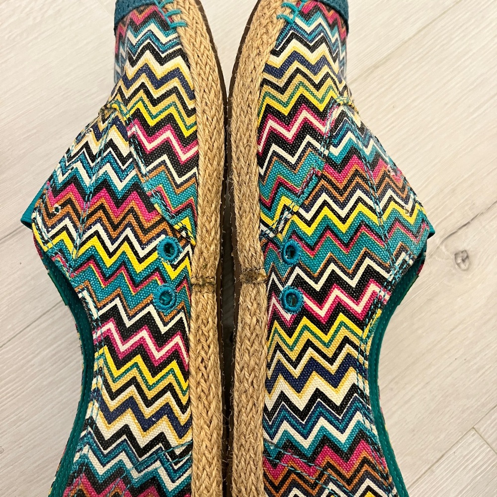 Sanuk Blue and Yellow Flats with Vibrant Pattern - Picture 4 of 9
